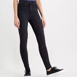 Levi’s NWT Mile High Slim High-Rise Cropped Vintage Soft Stretch Jeans